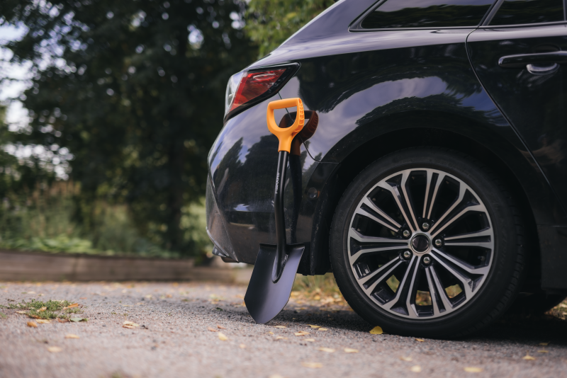 Solid Metal Car Spade - Image 2