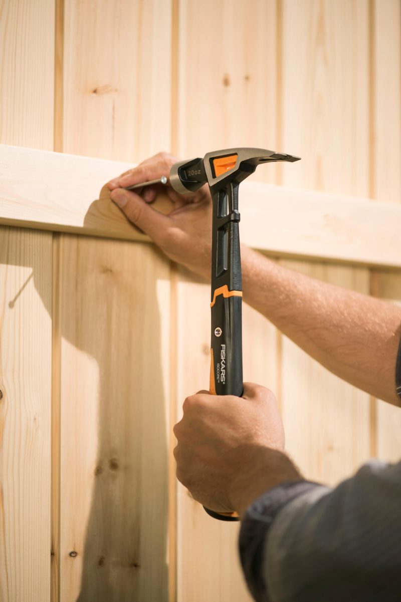 Fiskars IsoCore General Use Hammer L 20oz/13.5" - Image 2