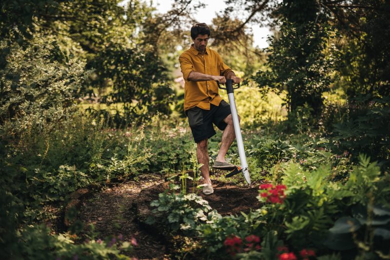 Fiskars Xact Standing Bulb Planter - Image 2